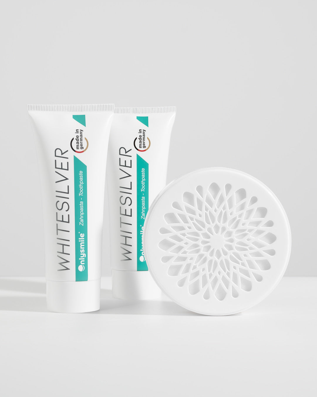 Zwei Tuben OnlySmile Whitesilver Zahnpasta und eine Dose Zahnaufhellungspulver